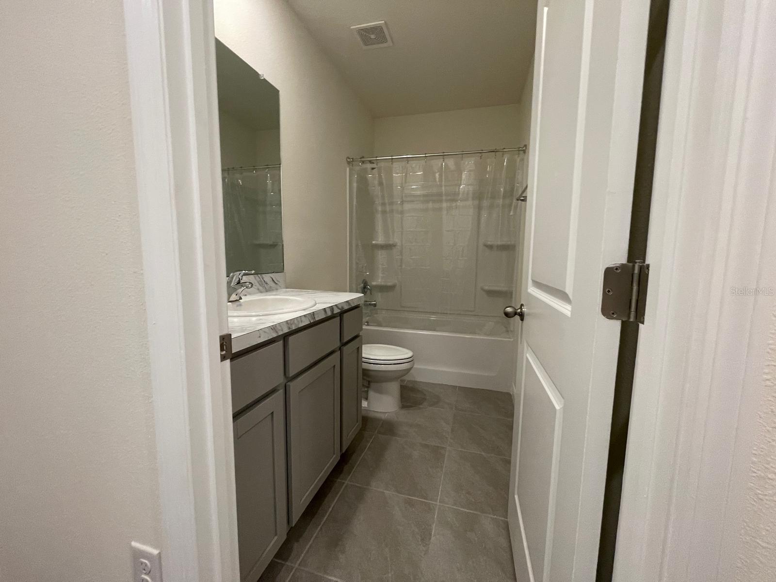 AVALON PARK WEST-NORTH PH 2 4 5 - Residential Lease