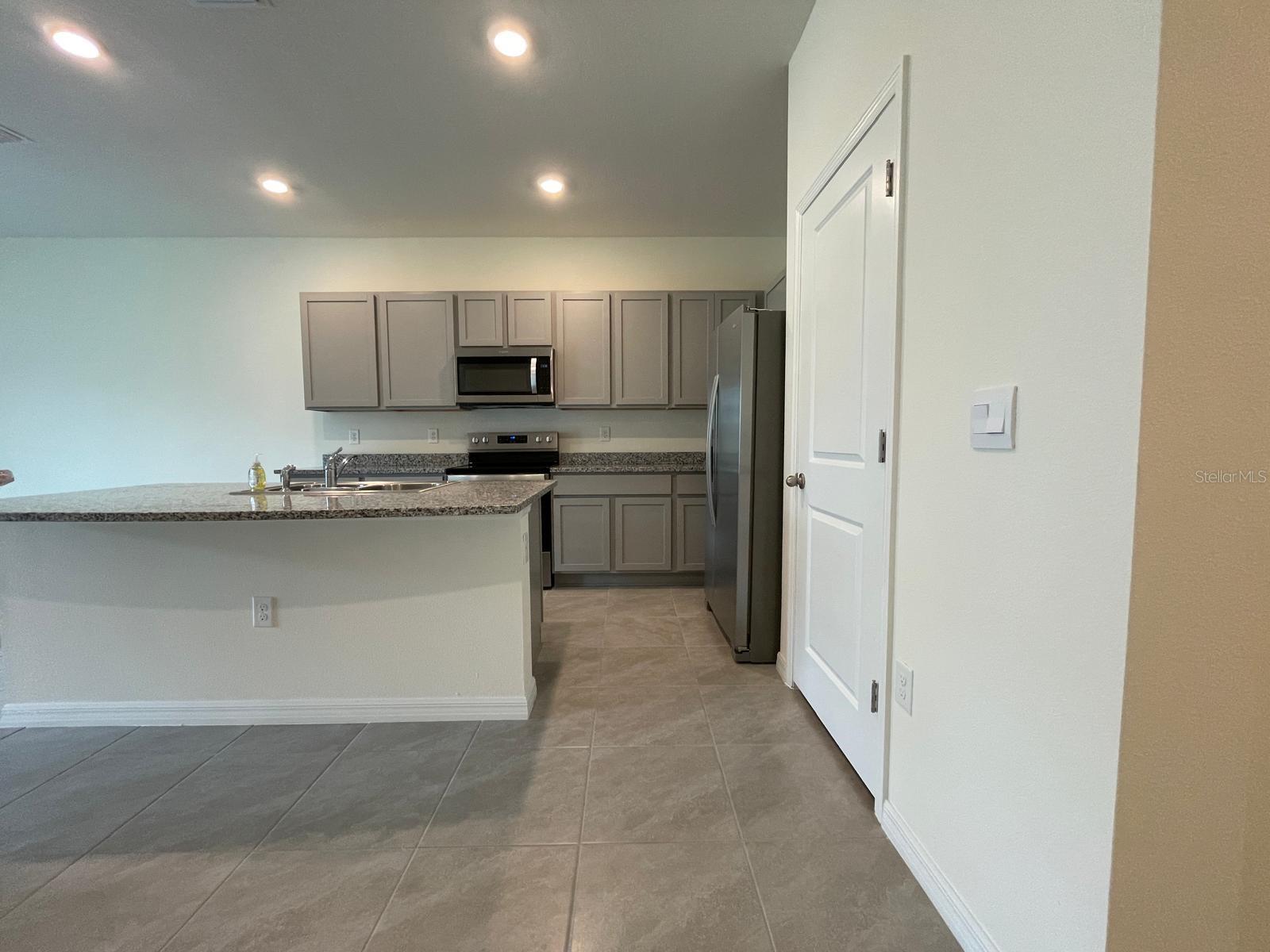 AVALON PARK WEST-NORTH PH 2 4 5 - Residential Lease