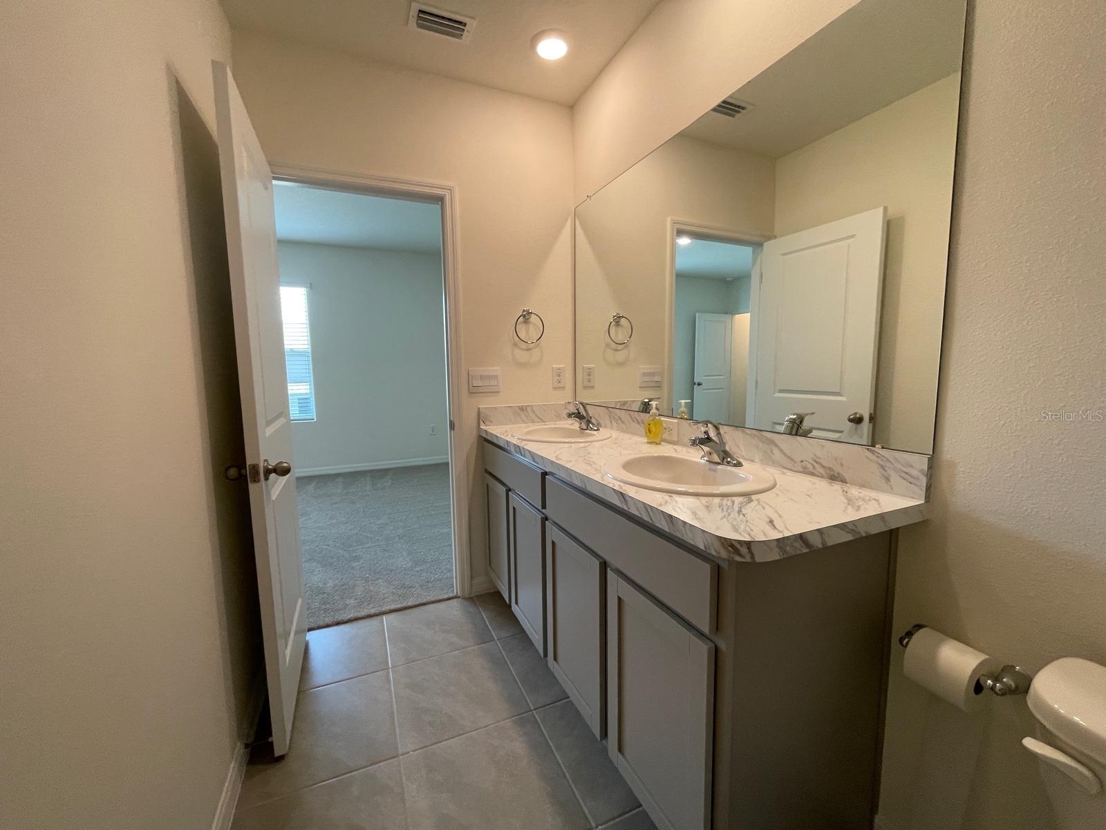 AVALON PARK WEST-NORTH PH 2 4 5 - Residential Lease