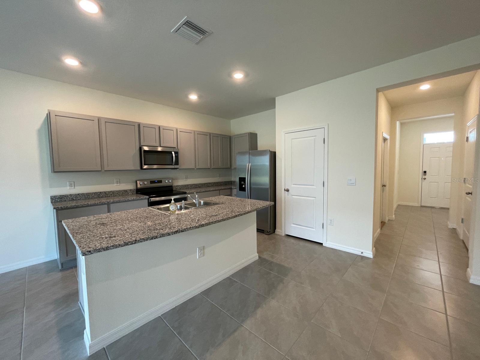 AVALON PARK WEST-NORTH PH 2 4 5 - Residential Lease