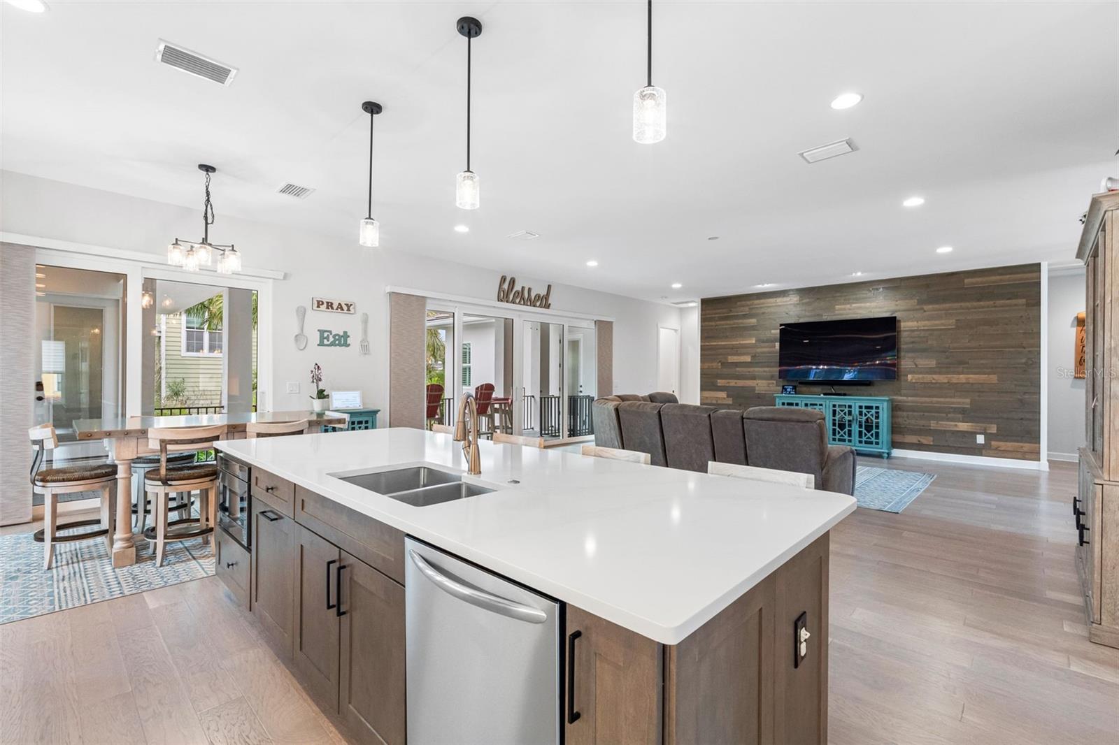 REDINGTON SHORES YACHT & TENNIS CLUB - Residential