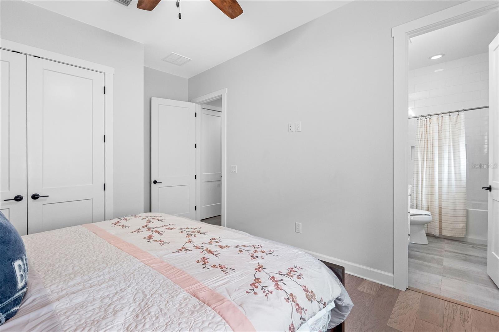 REDINGTON SHORES YACHT & TENNIS CLUB - Residential