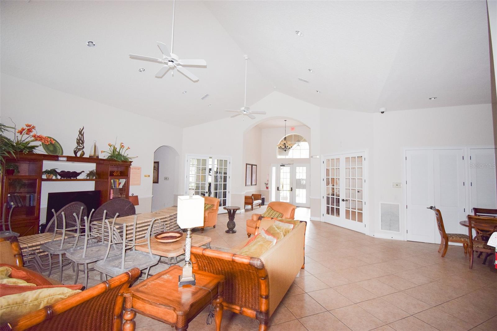VILLA CAPRI/METROWEST - Residential