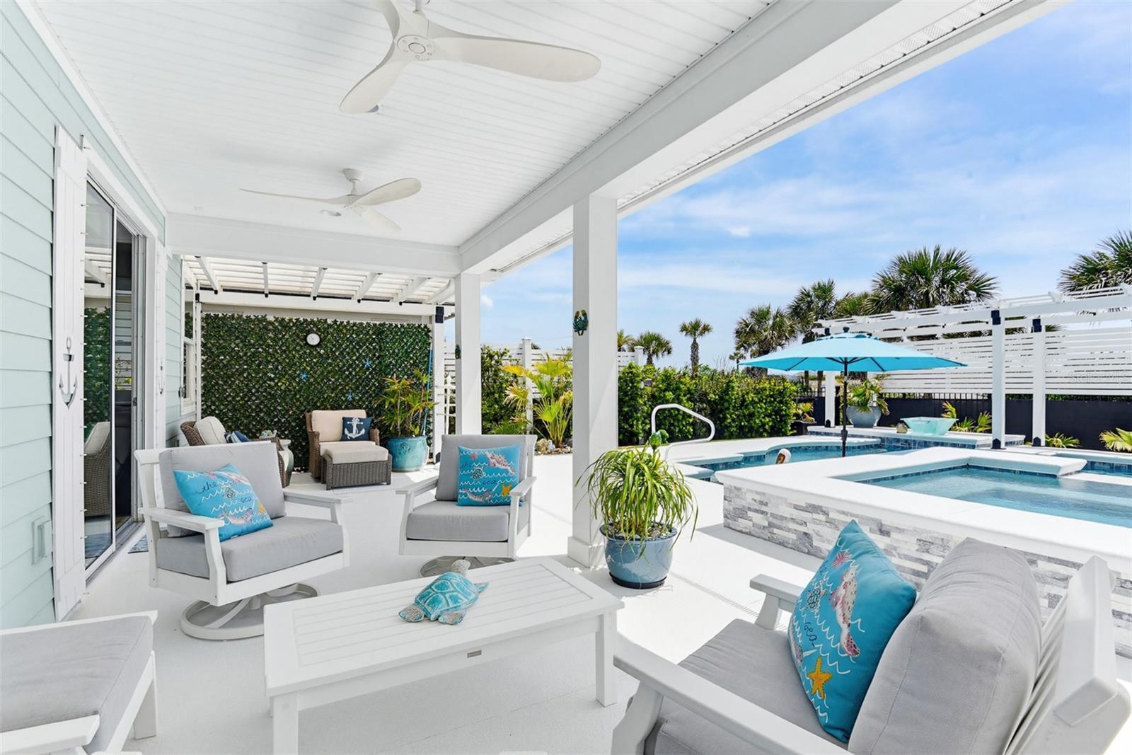LOS LAGOS - Residential