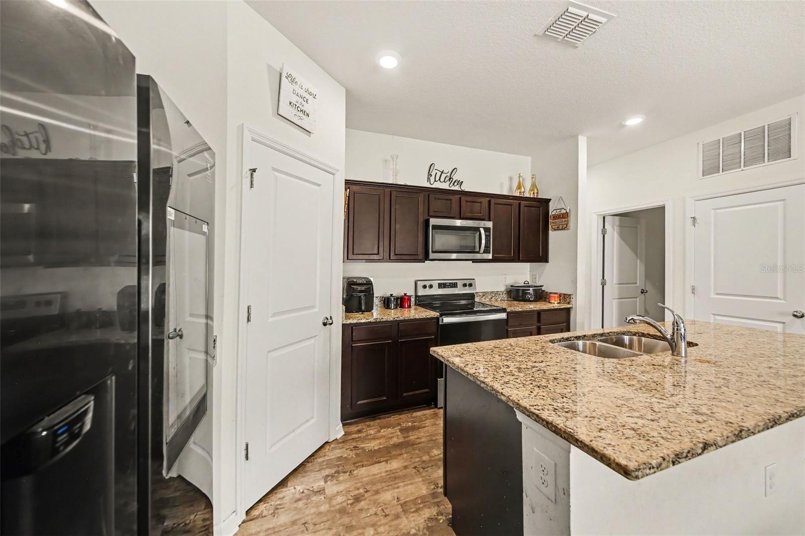 FERNANDA PLACE PH 1 - Residential