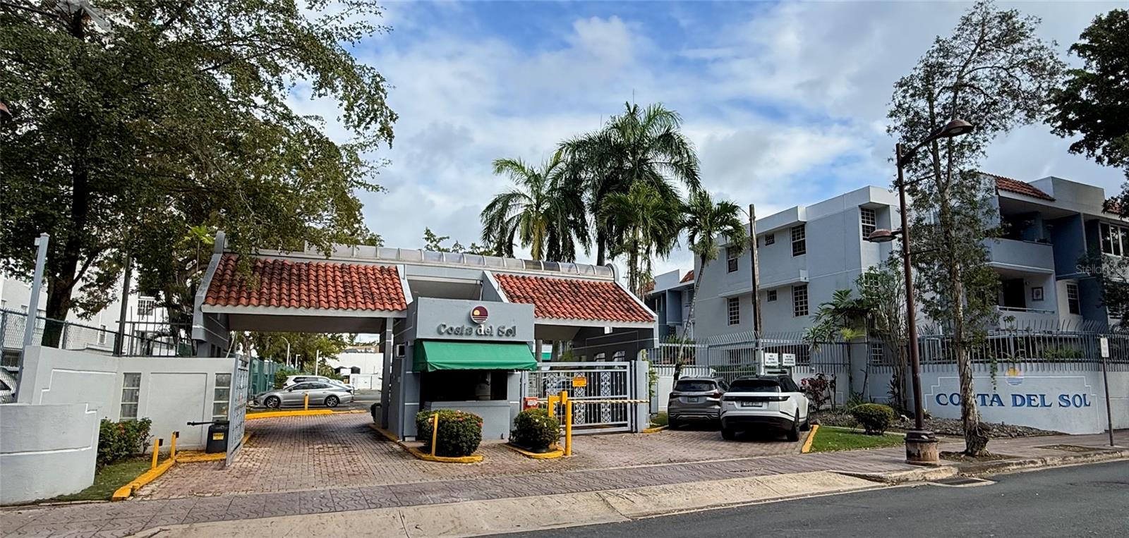 COND. COSTA DEL SOL, ISLA VERDE - Residential