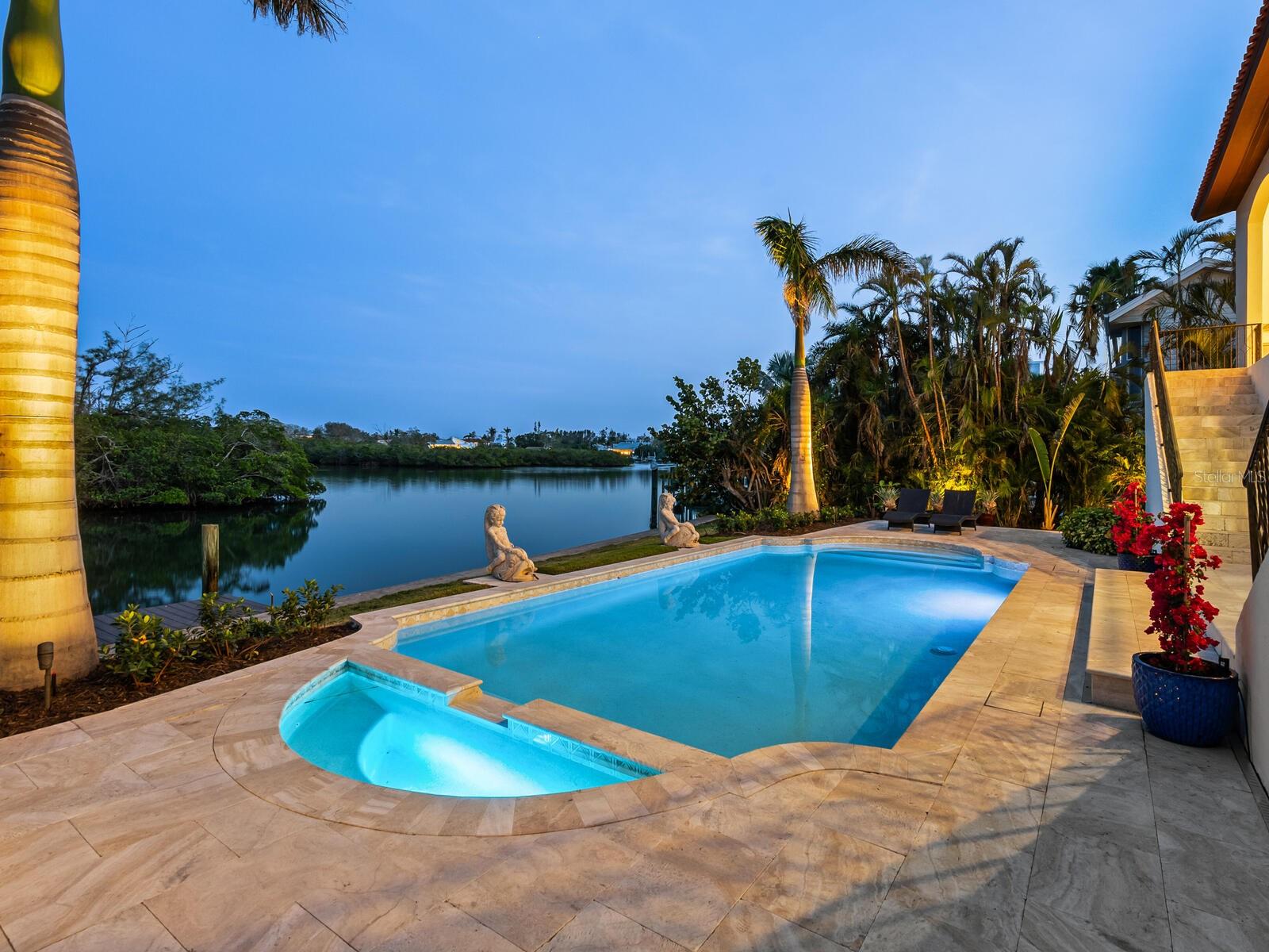 COCOANUT BAYOU - Residential