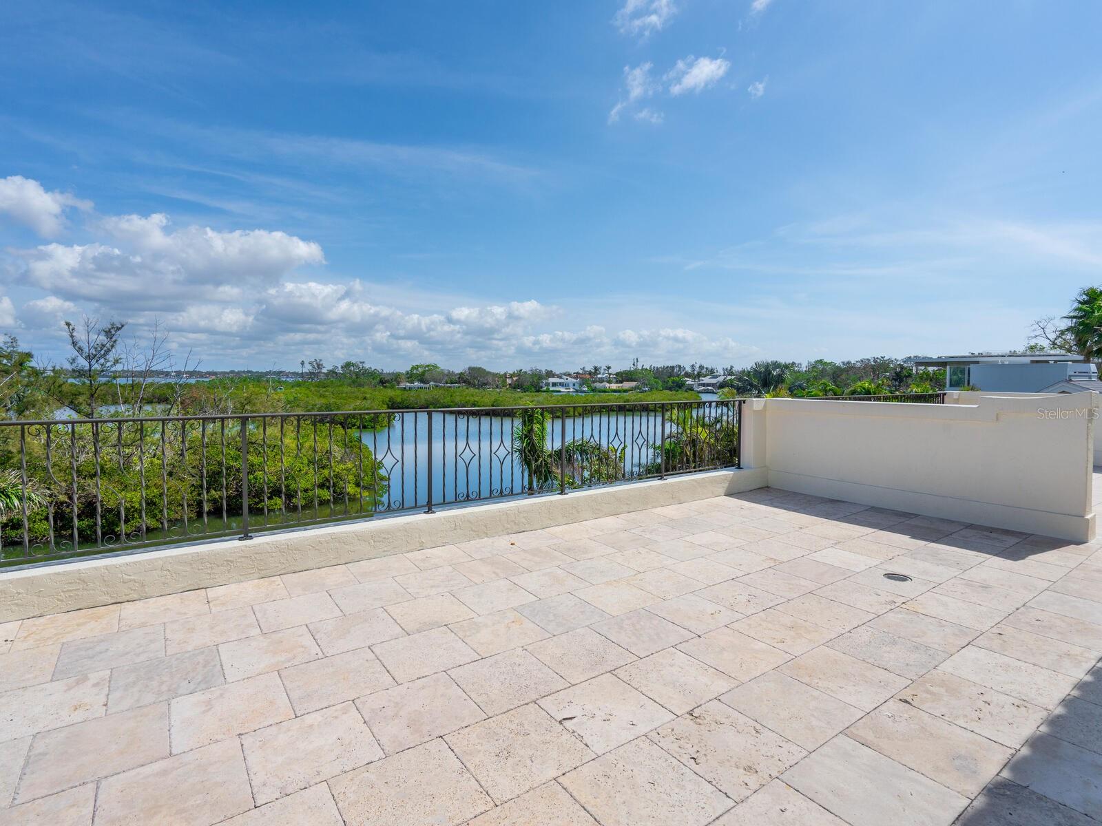 COCOANUT BAYOU - Residential