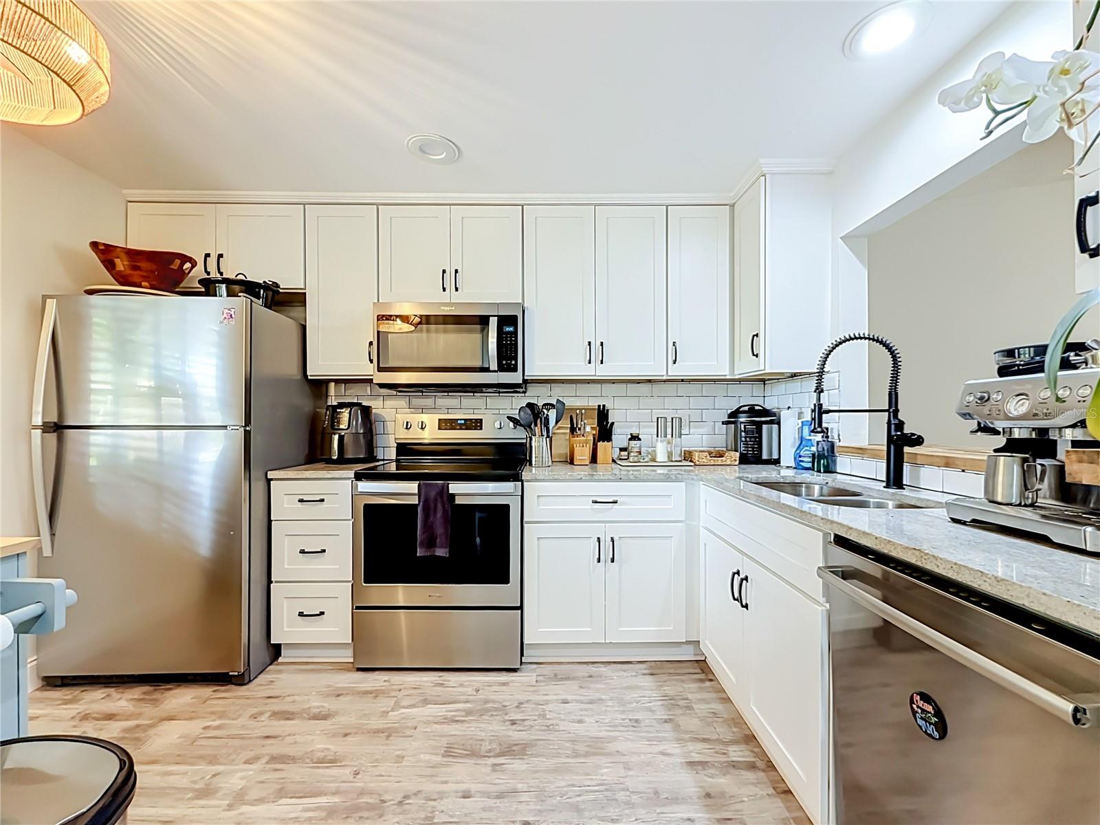 SUNSET POINT CONDO - Residential