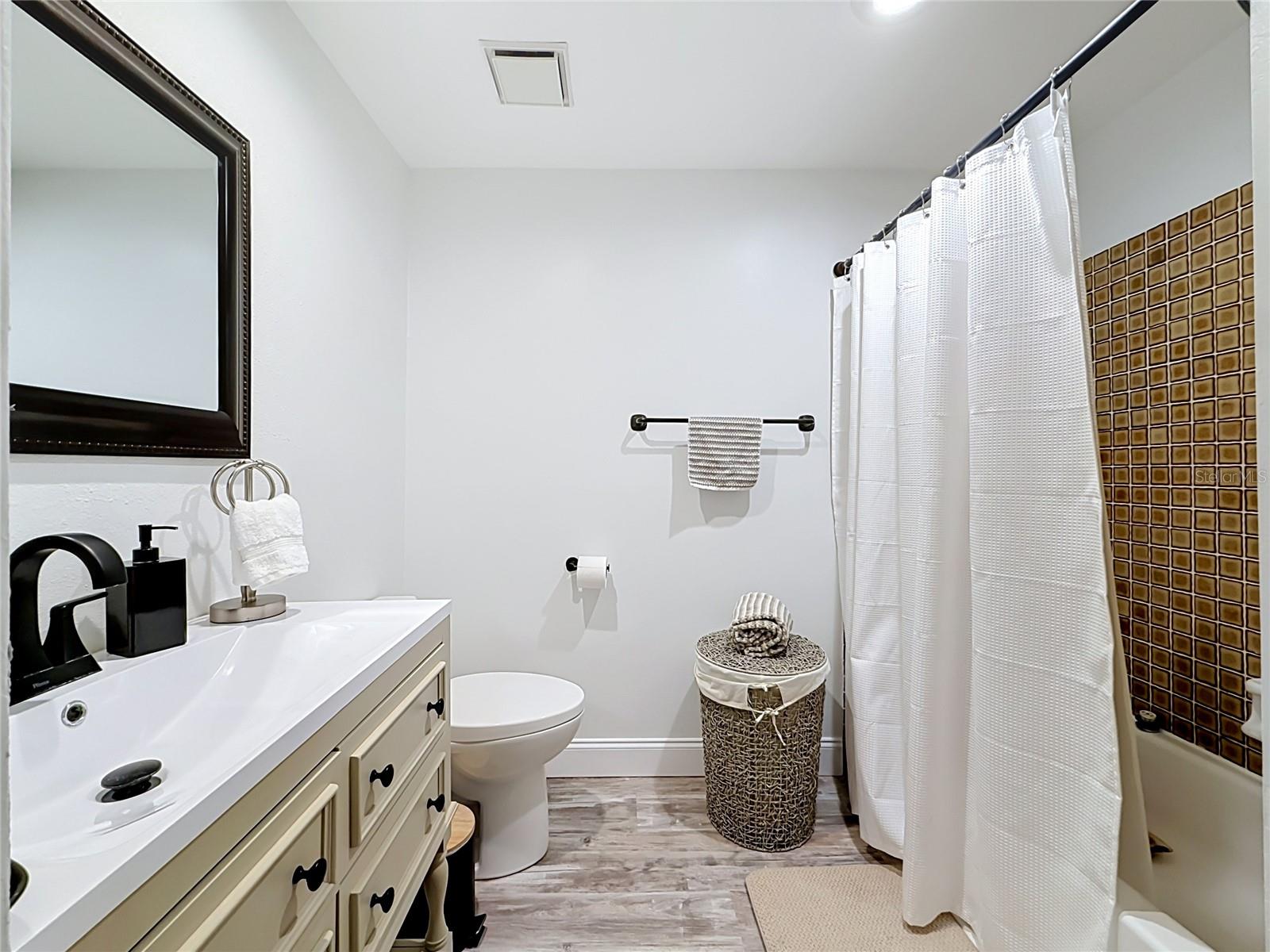SUNSET POINT CONDO - Residential