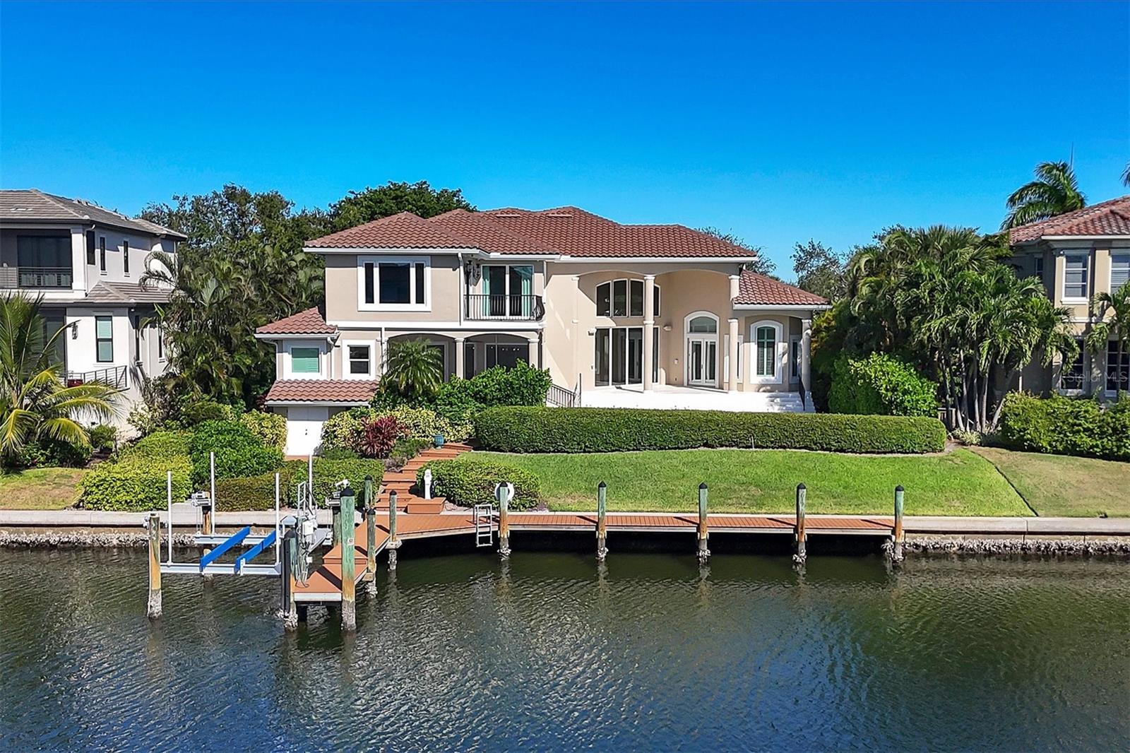 BAY ISLES - Residential
