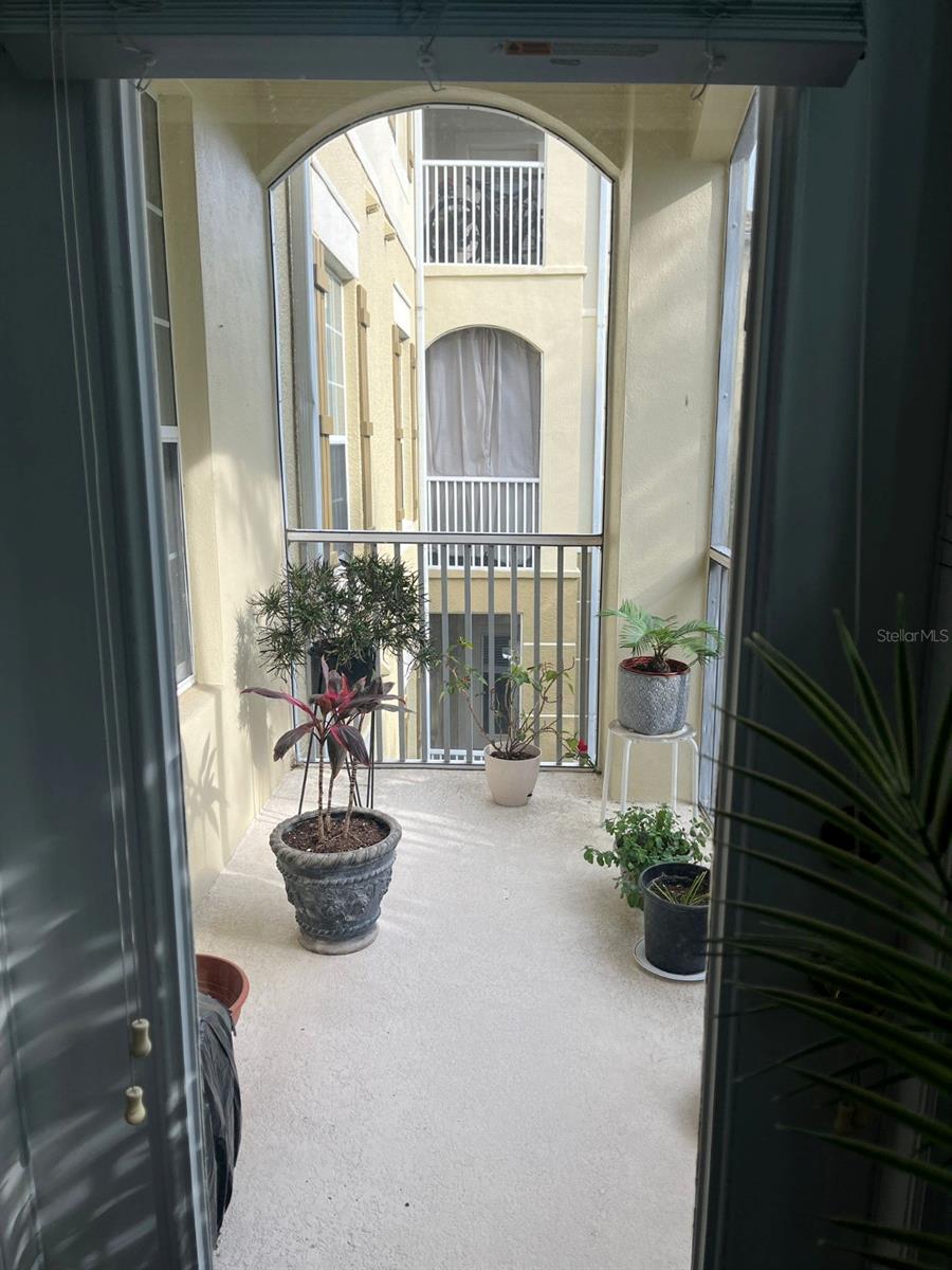 STONEBRIDGE RESERVE CONDO PH 02 - Residential Lease