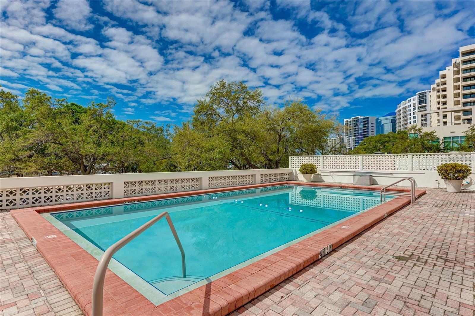 GULFSTREAM TOWERS - Residential