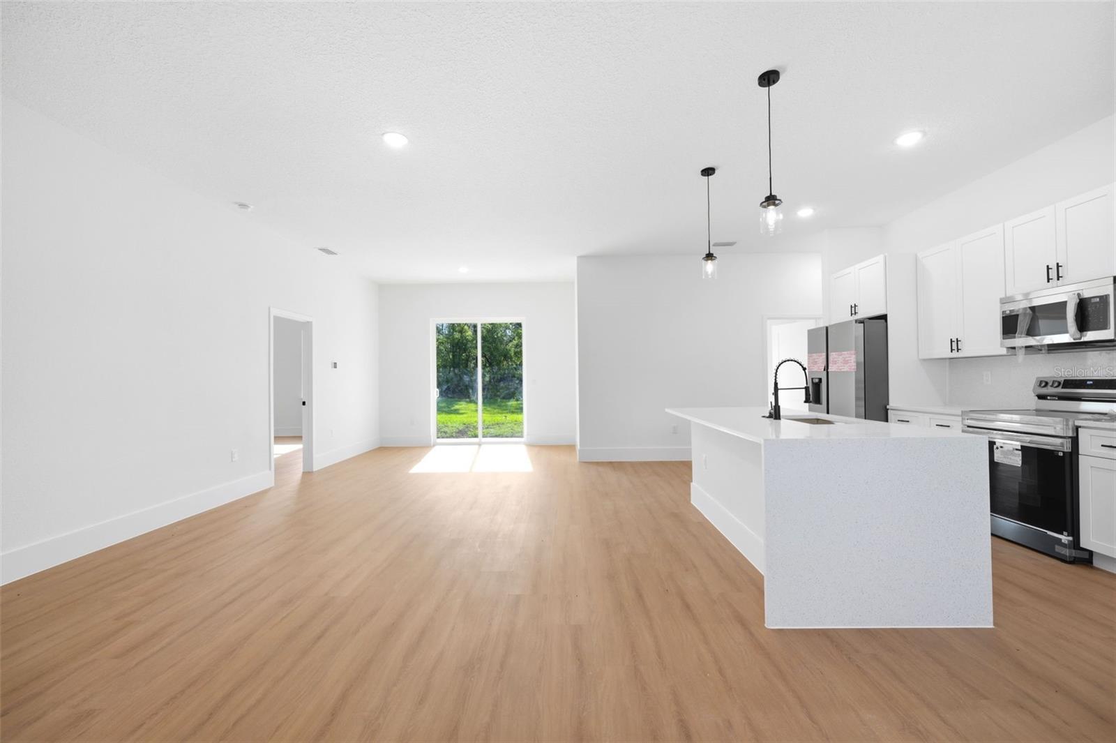 ROLLING HILLS 02 - Residential