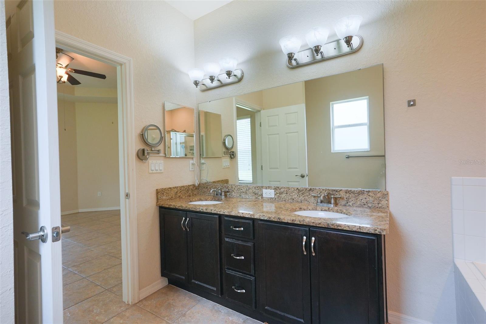 TEN OAKS - Residential