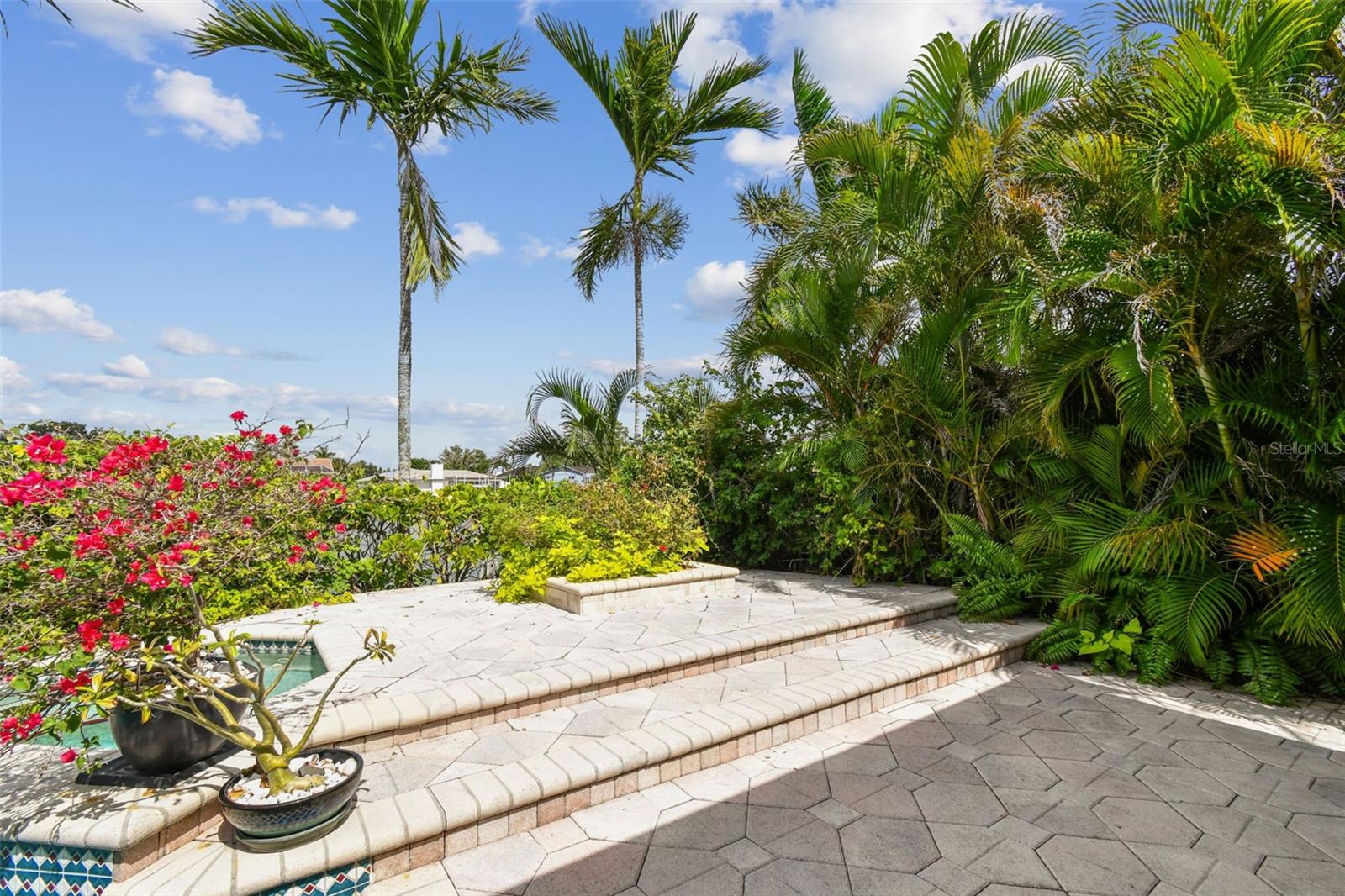 HOWARD ESTATES - Residential