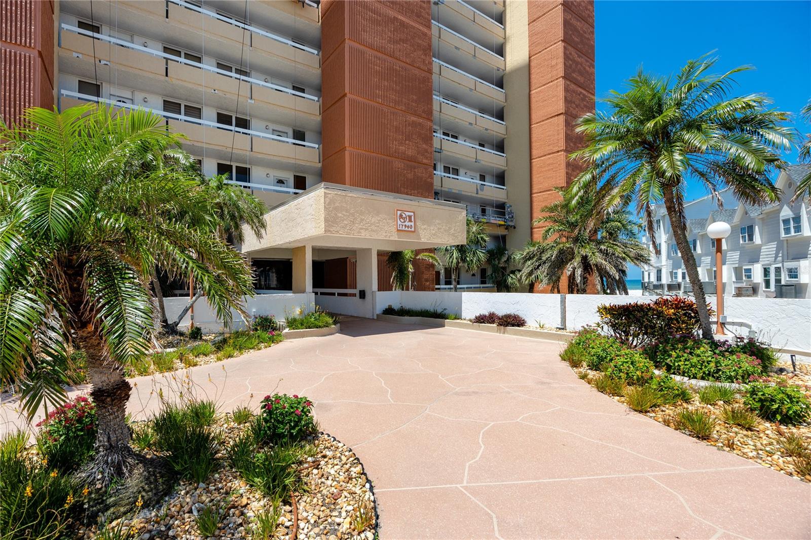 REDINGTON TOWERS 3 CONDO - Residential