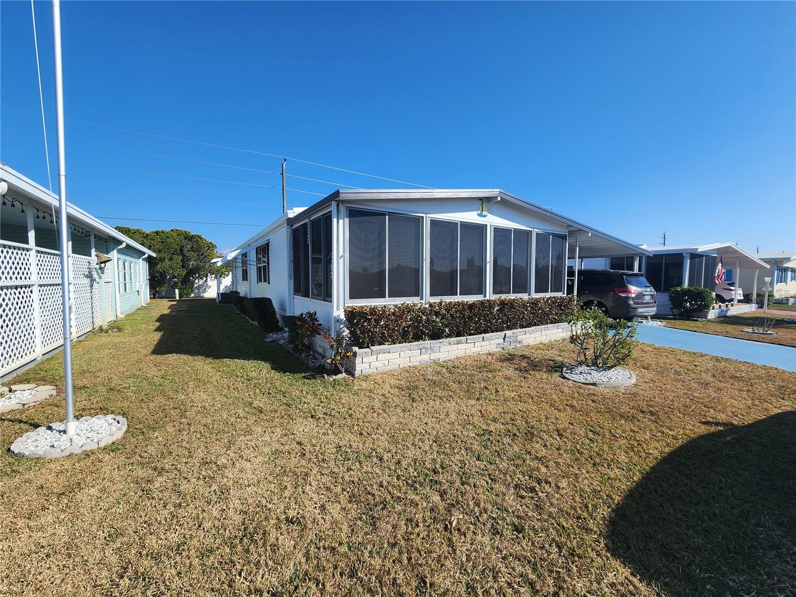 PALM LAKE ESTATES - Residential