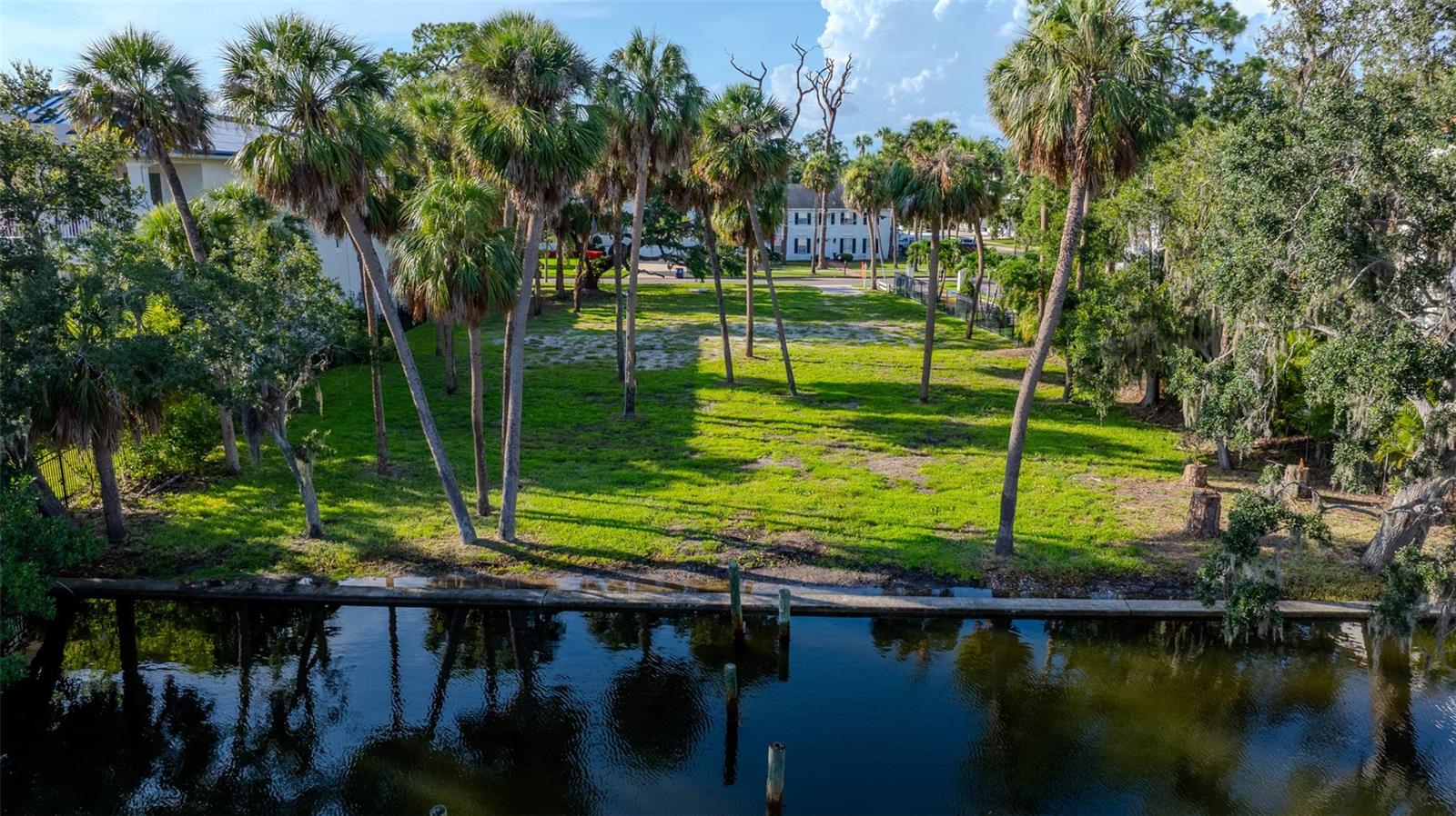 Prime South Tampa Lot – Build Your Dream Estate

Located off Westshore Boulevard on North Dundee, this 20,819 sq ft lot offers a rare opportunity to build a luxury estate in one of South Tampa’s most coveted neighborhoods. Surrounded by multi-million-dollar new construction homes, this expansive property was previously home to a single-story residence, making it ideally suited for a sprawling custom build or modern mansion—with plenty of land left over for lush landscaping, a pool, or outdoor living spaces.
Set along the serene North Dundee River, with direct access to Tampa Bay and the Gulf, this is waterfront living at its best. The surrounding area is seeing a wave of redevelopment, with several 10,000+ sq ft homes already completed or underway.
Just minutes from top-rated public and private schools, premier shopping malls, Tampa International Airport, private aviation options, and vibrant downtown Tampa—you’ll be in the heart of it all while enjoying the privacy and exclusivity of this elite enclave.
Whether you're an investor, developer, or end-user looking to build your forever home, this is a one-of-a-kind opportunity to secure your place in South Tampa’s most desirable corridor.