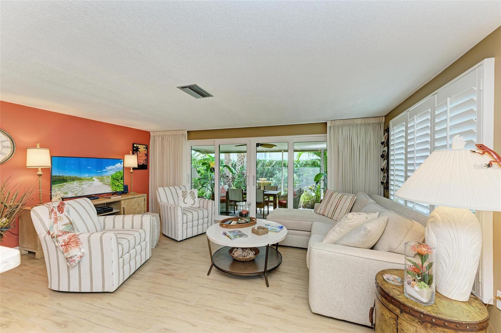 LAKE LA VISTA REP - Residential