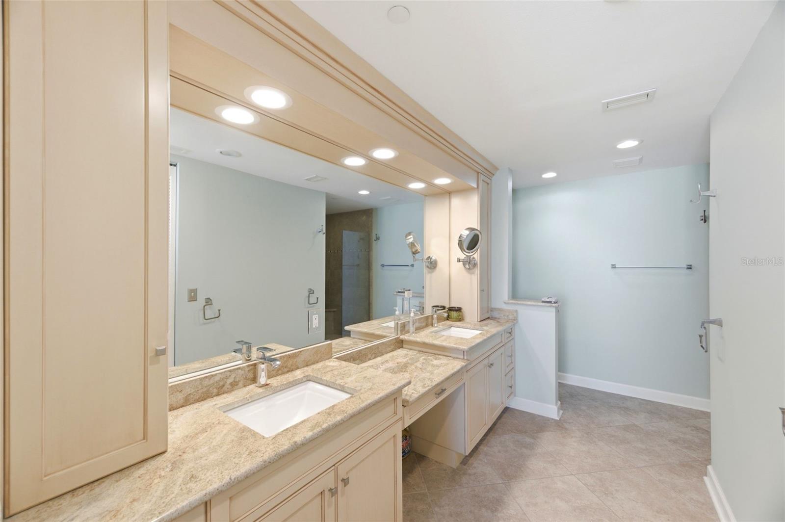 ULTIMAR THREE CONDO - Residential