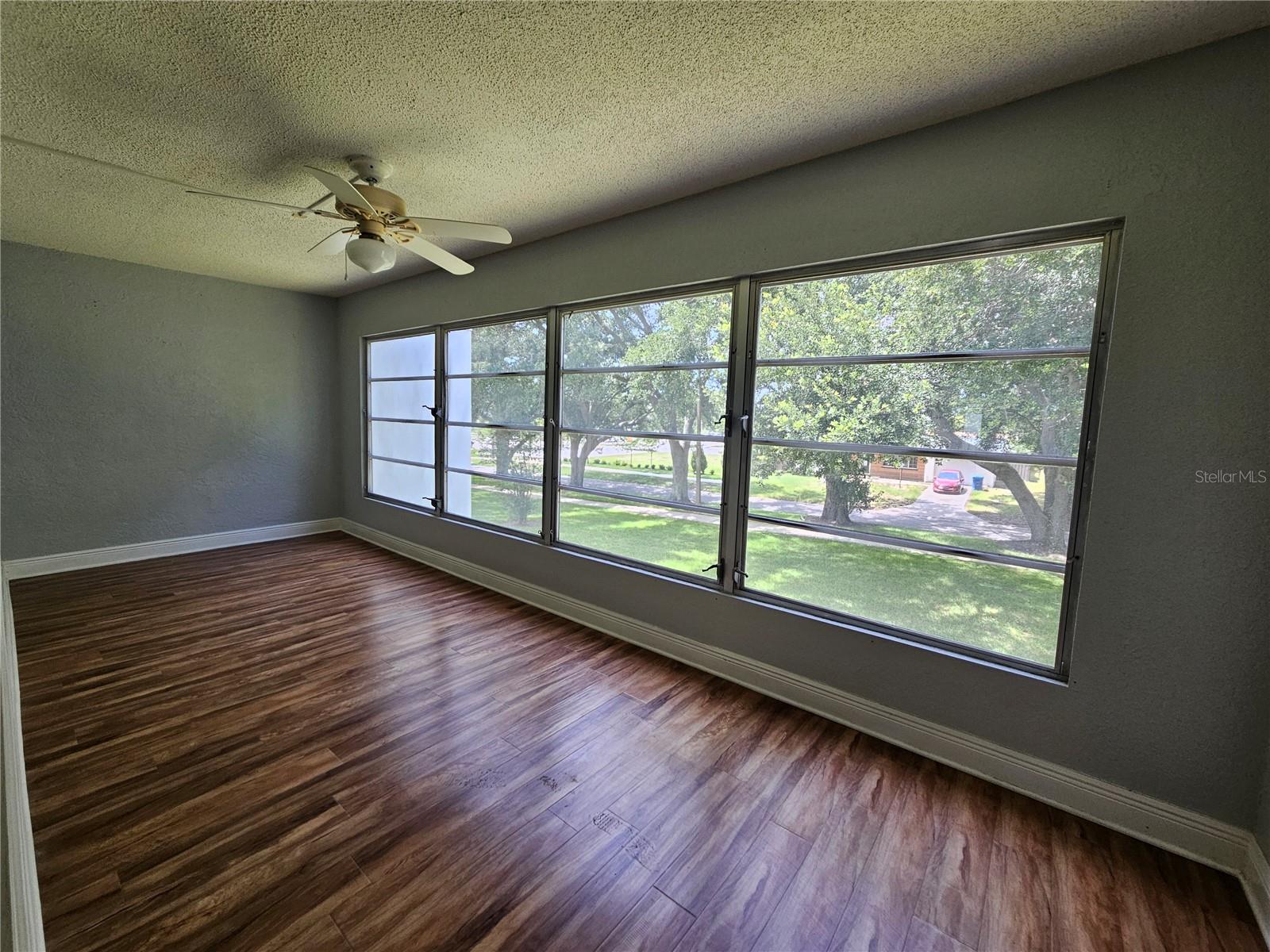 PENTHOUSE GROVES - Residential