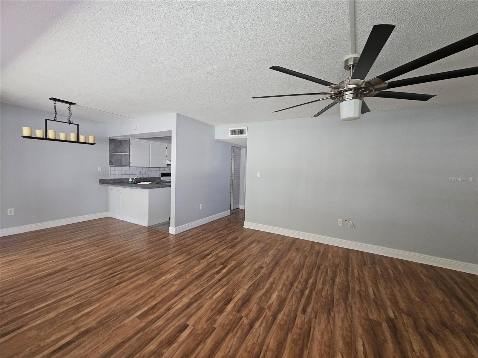 PENTHOUSE GROVES - Residential