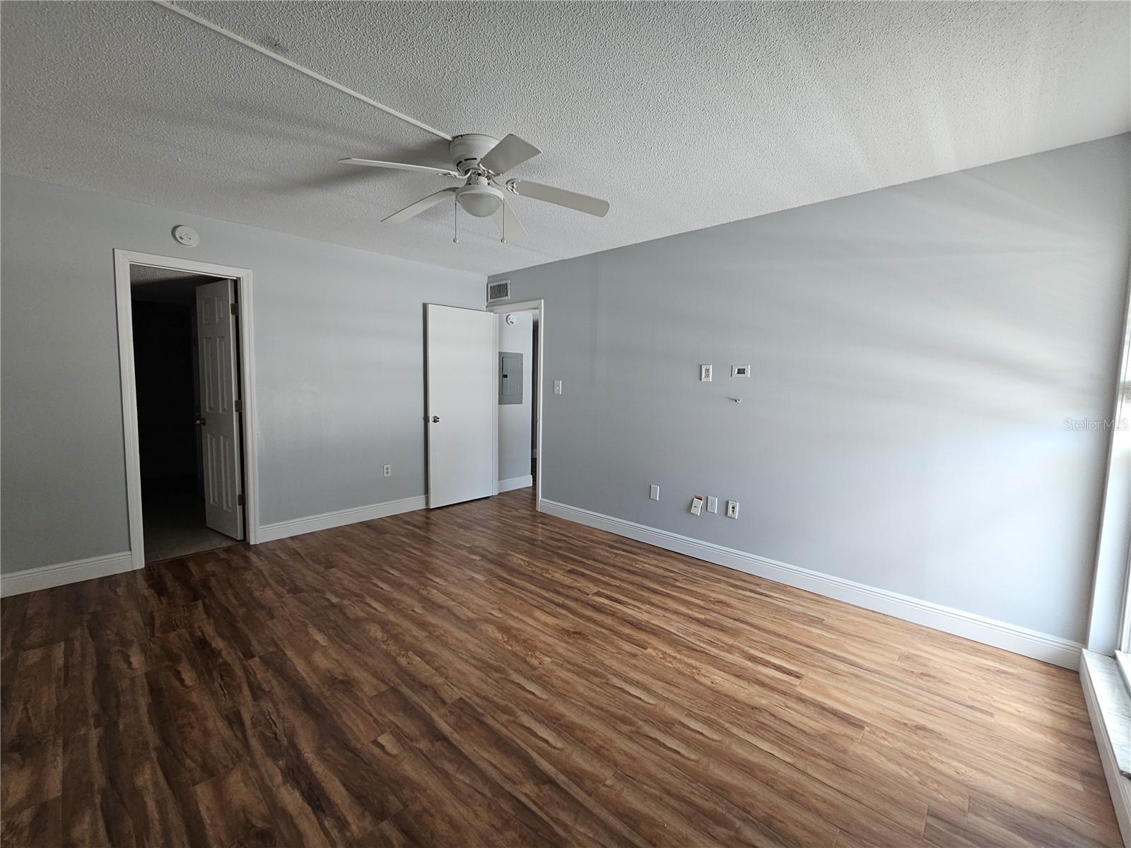 PENTHOUSE GROVES - Residential