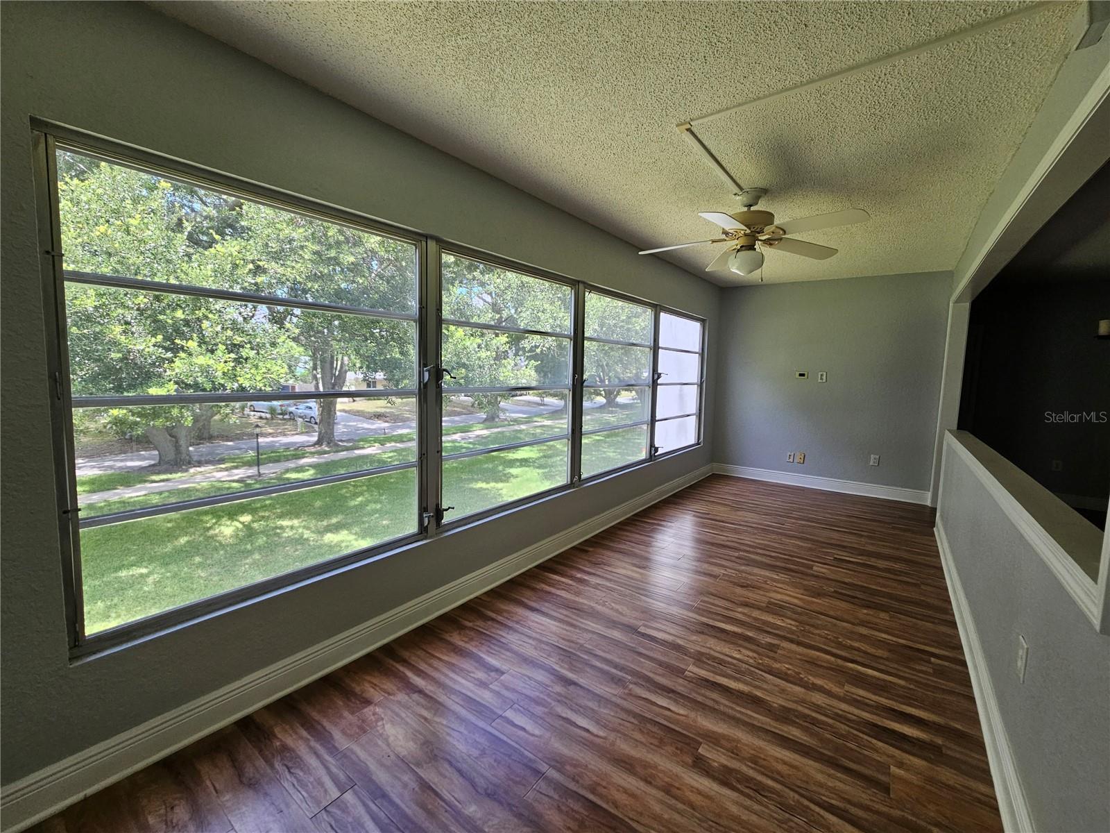 PENTHOUSE GROVES - Residential