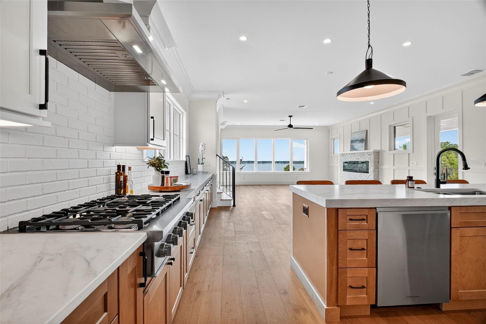 COTTAGES ON 11TH - Residential