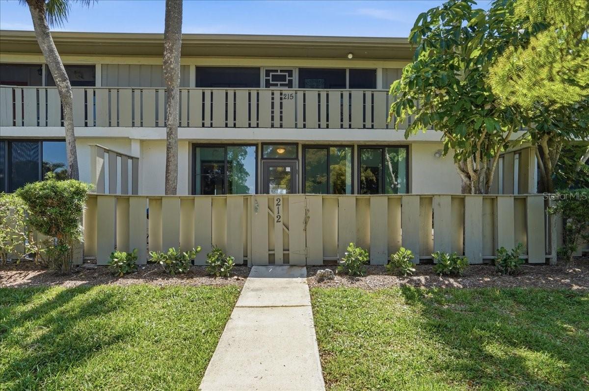 WESTBAY POINT & MOORINGS II - Residential