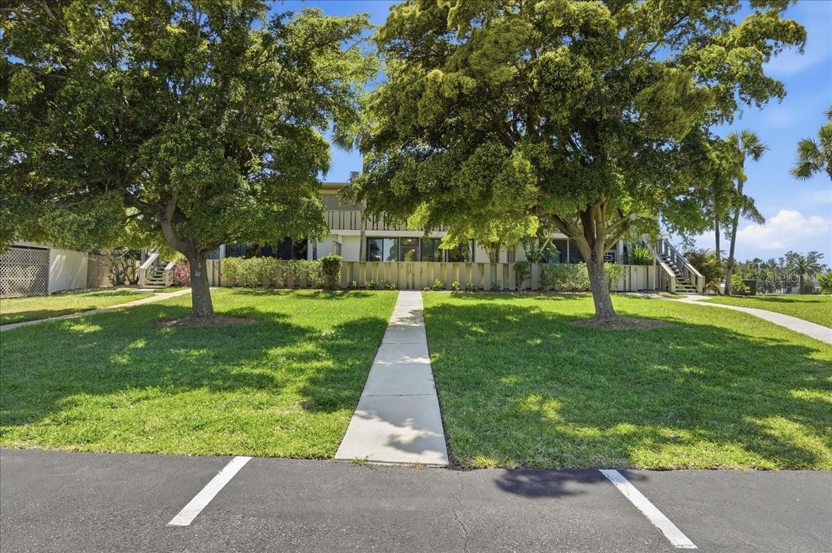 WESTBAY POINT & MOORINGS II - Residential