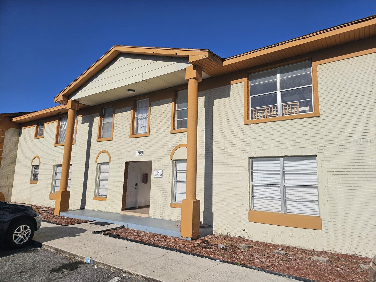 Excellent opportunity to own a 2-bedroom, 2-bath condominium in the heart of Kissimmee. This property offers approximately 1,118 square feet of living space with a functional layout that includes a combined living and dining area, kitchen, and well-sized bedrooms with natural light throughout.Located within an established community with convenient access to the Florida Turnpike and major roadways, and just minutes from shopping centers, restaurants, supermarkets, and essential services. Additionally, the property is a short driving distance to Orlando’s major theme parks and the Orlando International Airport, making it an ideal option for both primary residence and investment.
Seller is open to considering offers. Don’t miss this opportunity.