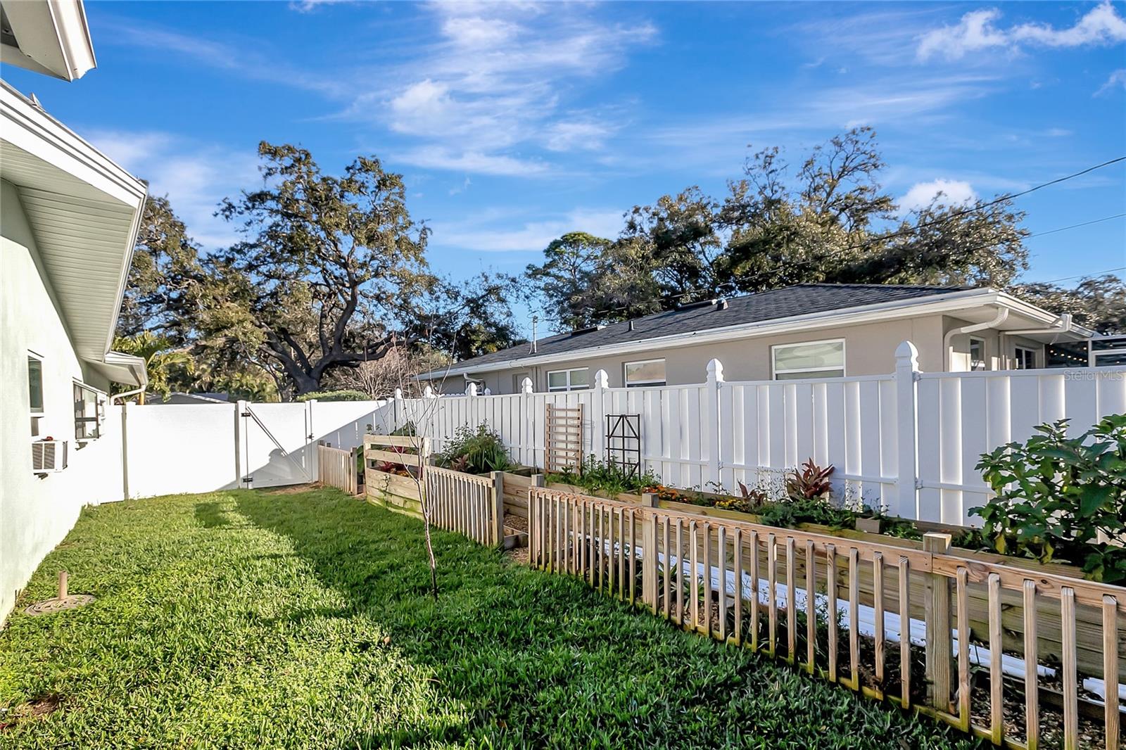 HARBOR BLUFFS SEC 3 - Residential Lease