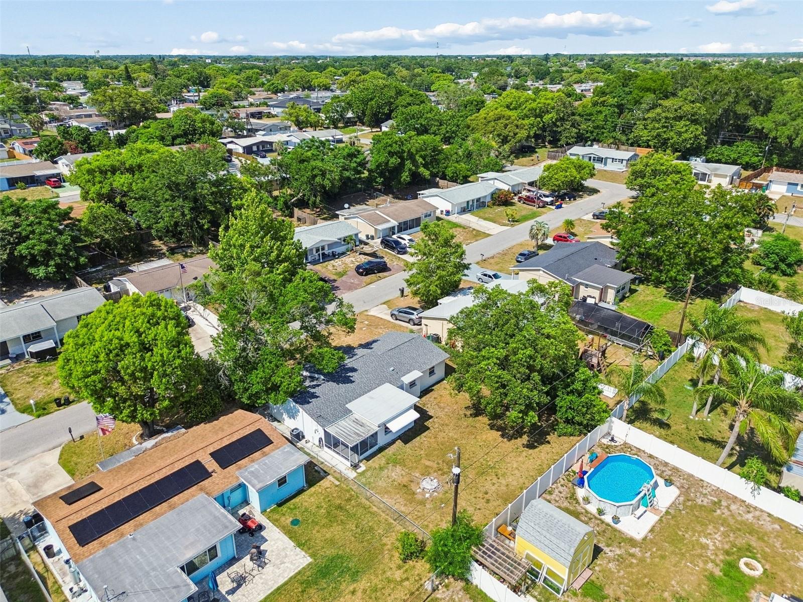 COLONIAL MANOR - Residential