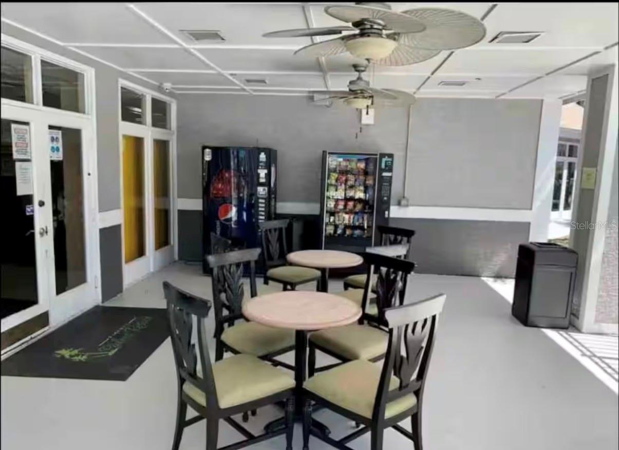 PARKWAY PALMS RESORT MAINGATE CONDO - Residential