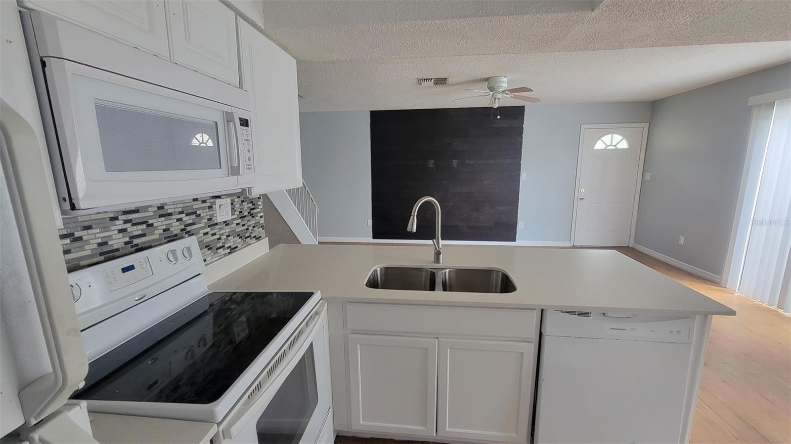 PINE SHADOWS CONDO PH 03 - Residential Lease