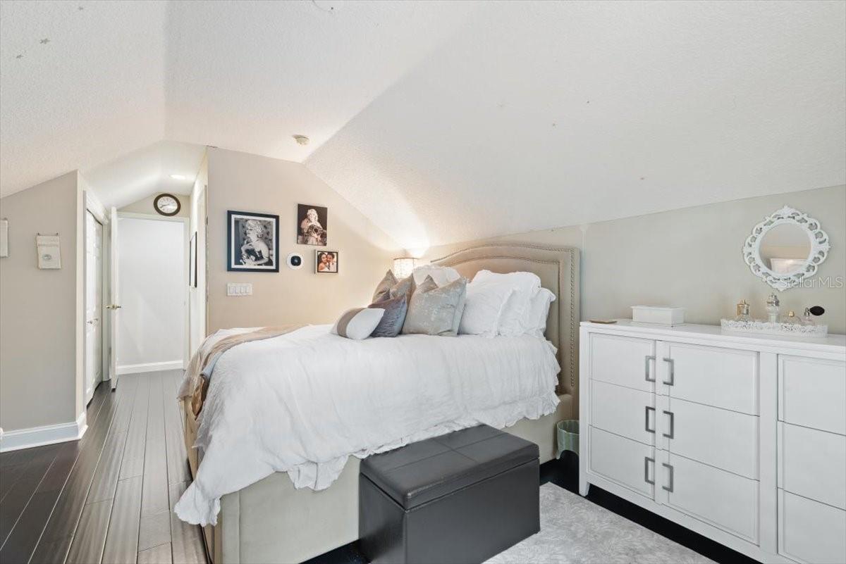 SOUTH HAMPTON - Residential