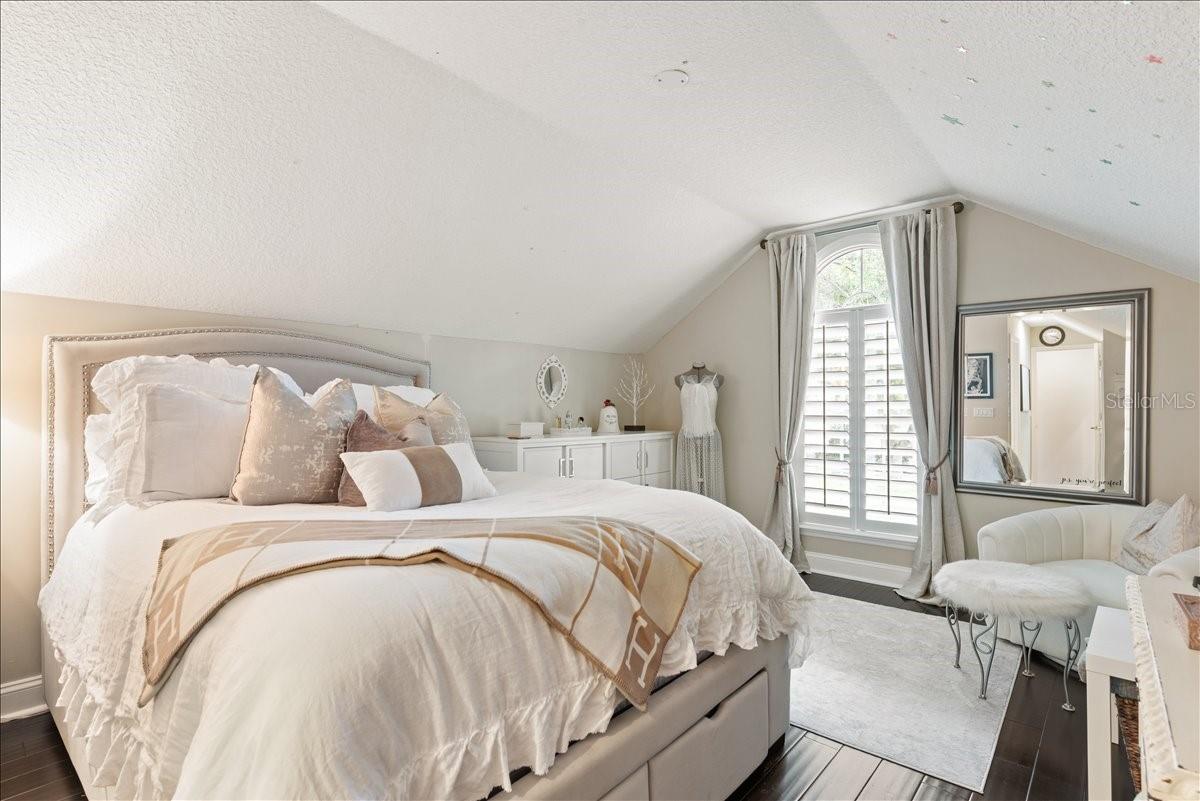 SOUTH HAMPTON - Residential