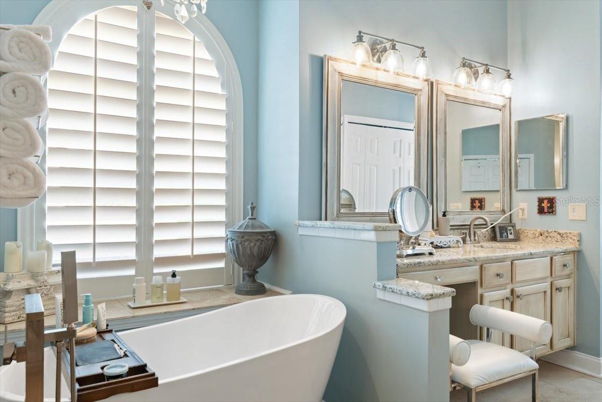 SOUTH HAMPTON - Residential
