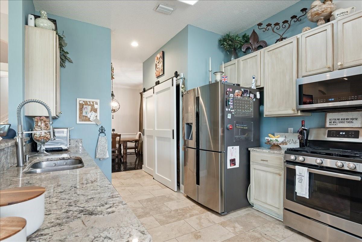 SOUTH HAMPTON - Residential