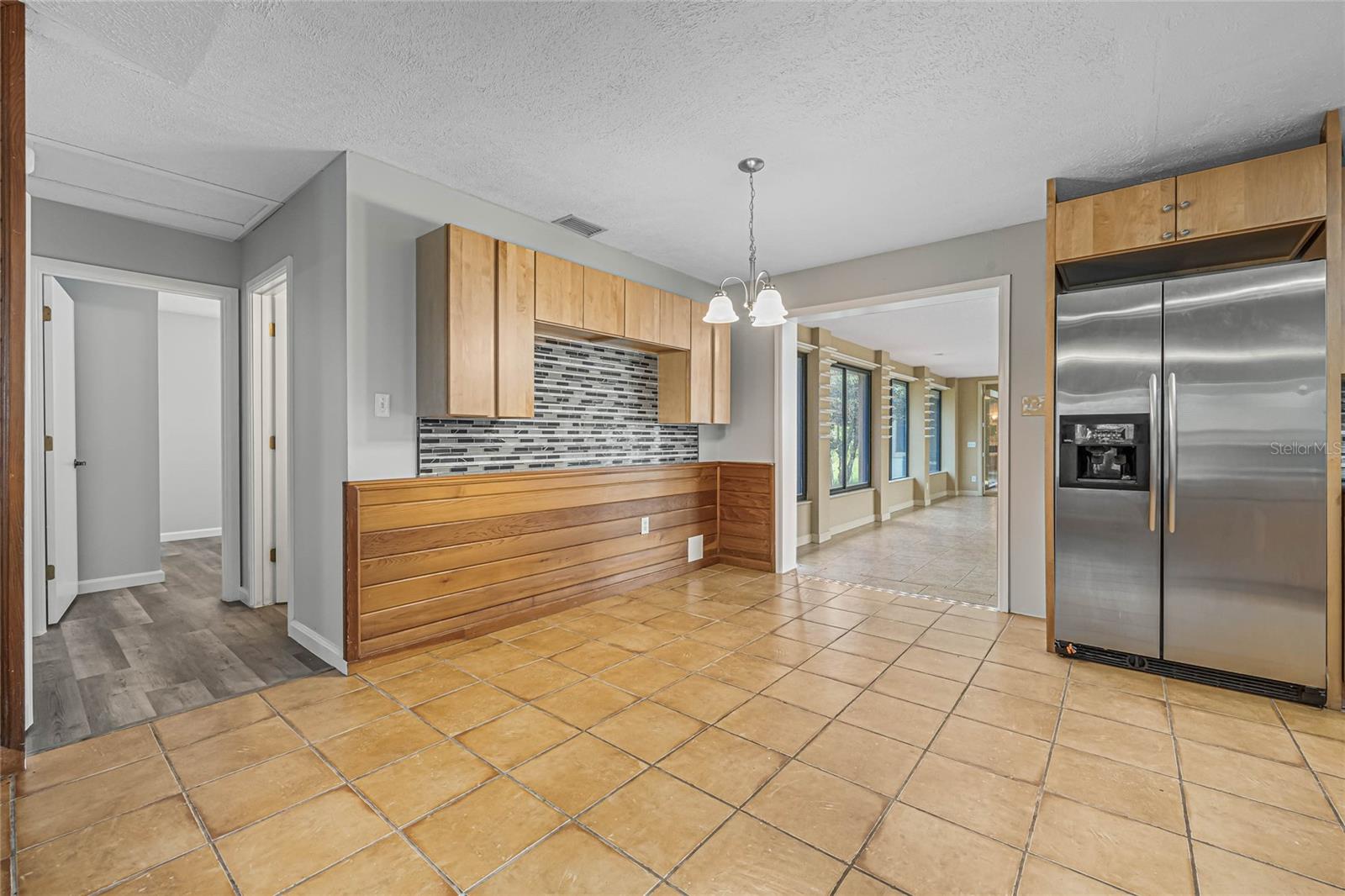 COUNTRY MEADOW WEST UNIT 1 - Residential Lease