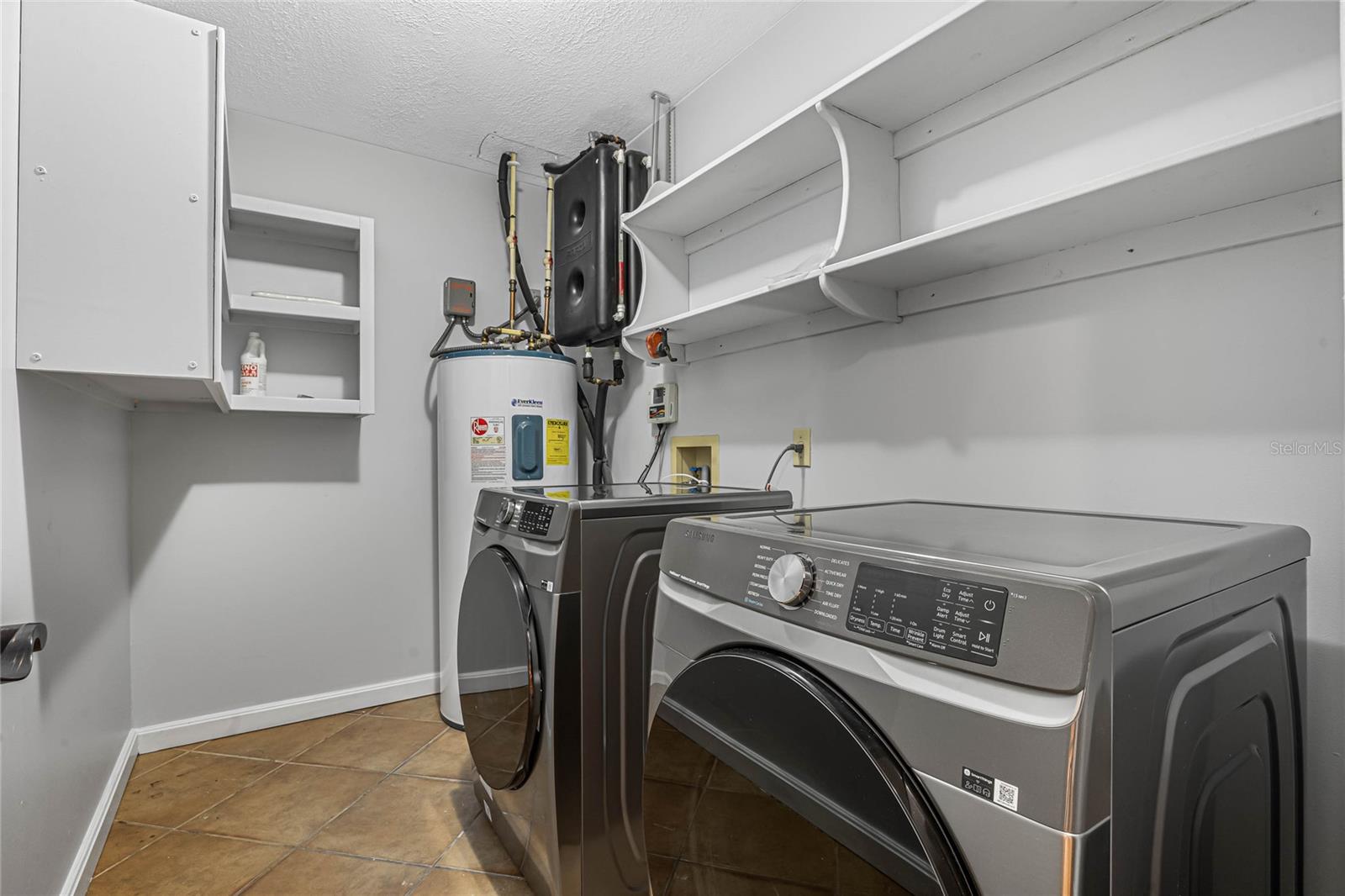 COUNTRY MEADOW WEST UNIT 1 - Residential Lease