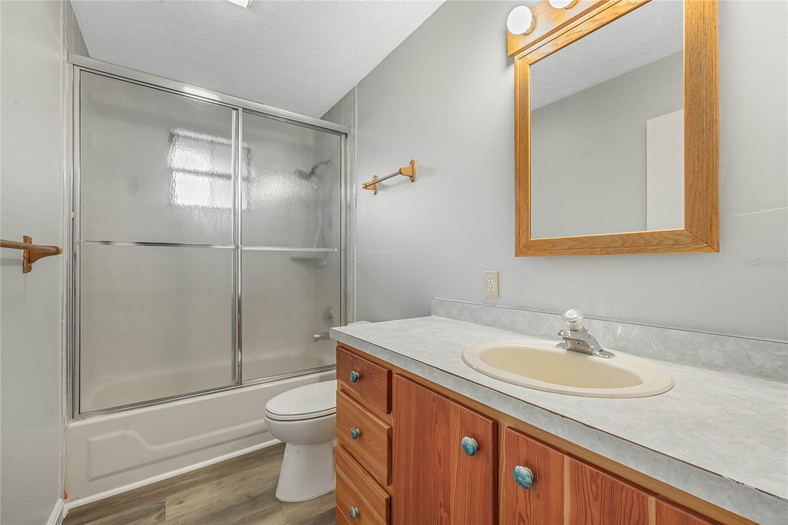COUNTRY MEADOW WEST UNIT 1 - Residential Lease