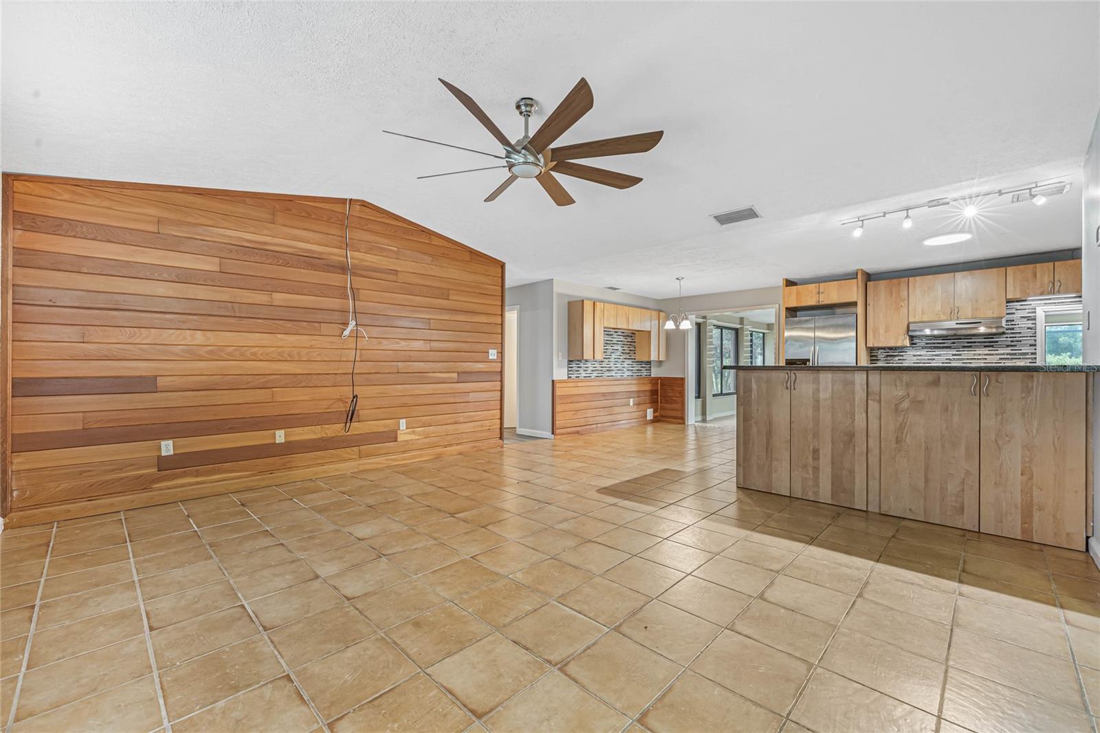 COUNTRY MEADOW WEST UNIT 1 - Residential Lease
