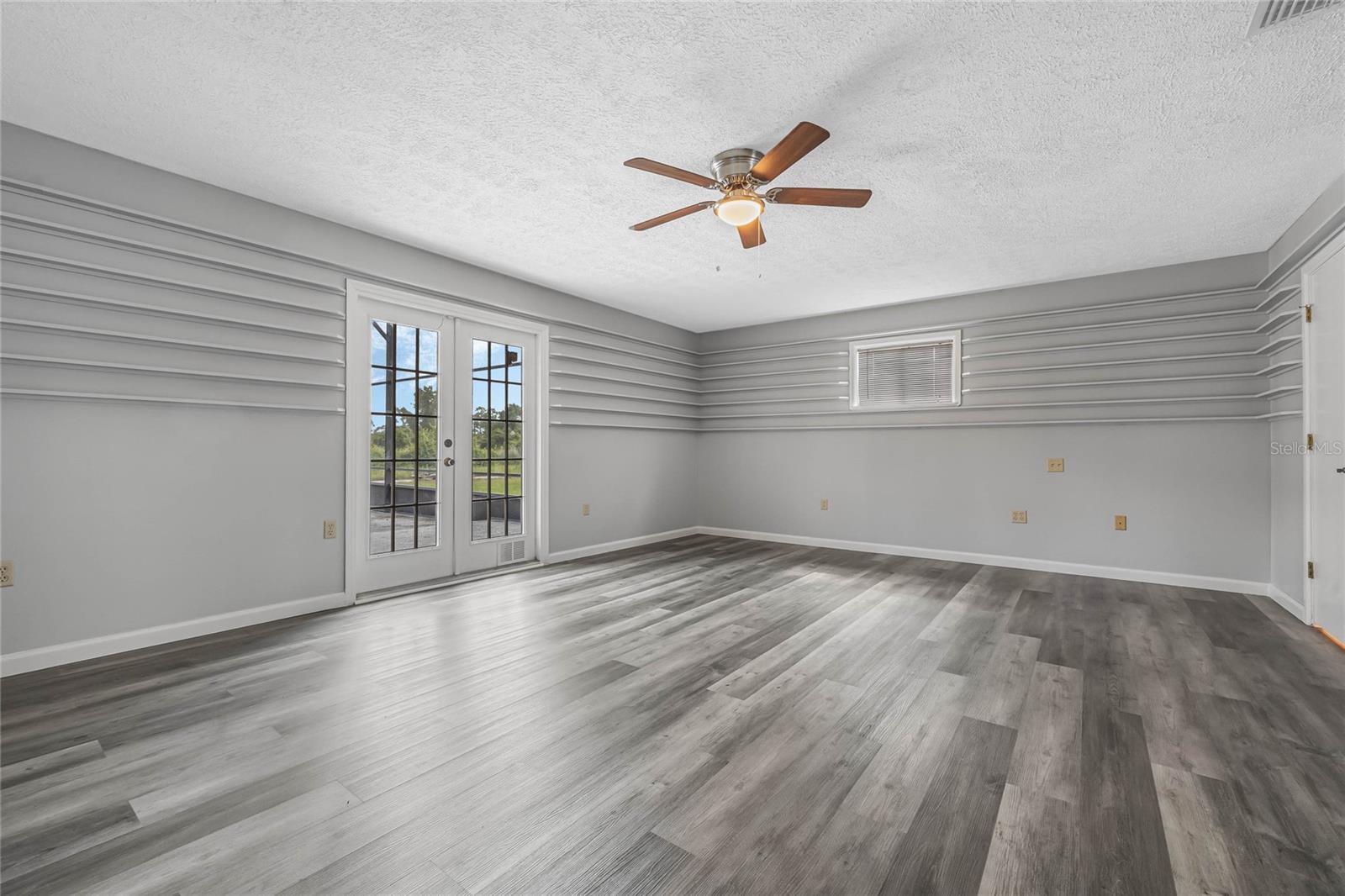 COUNTRY MEADOW WEST UNIT 1 - Residential Lease