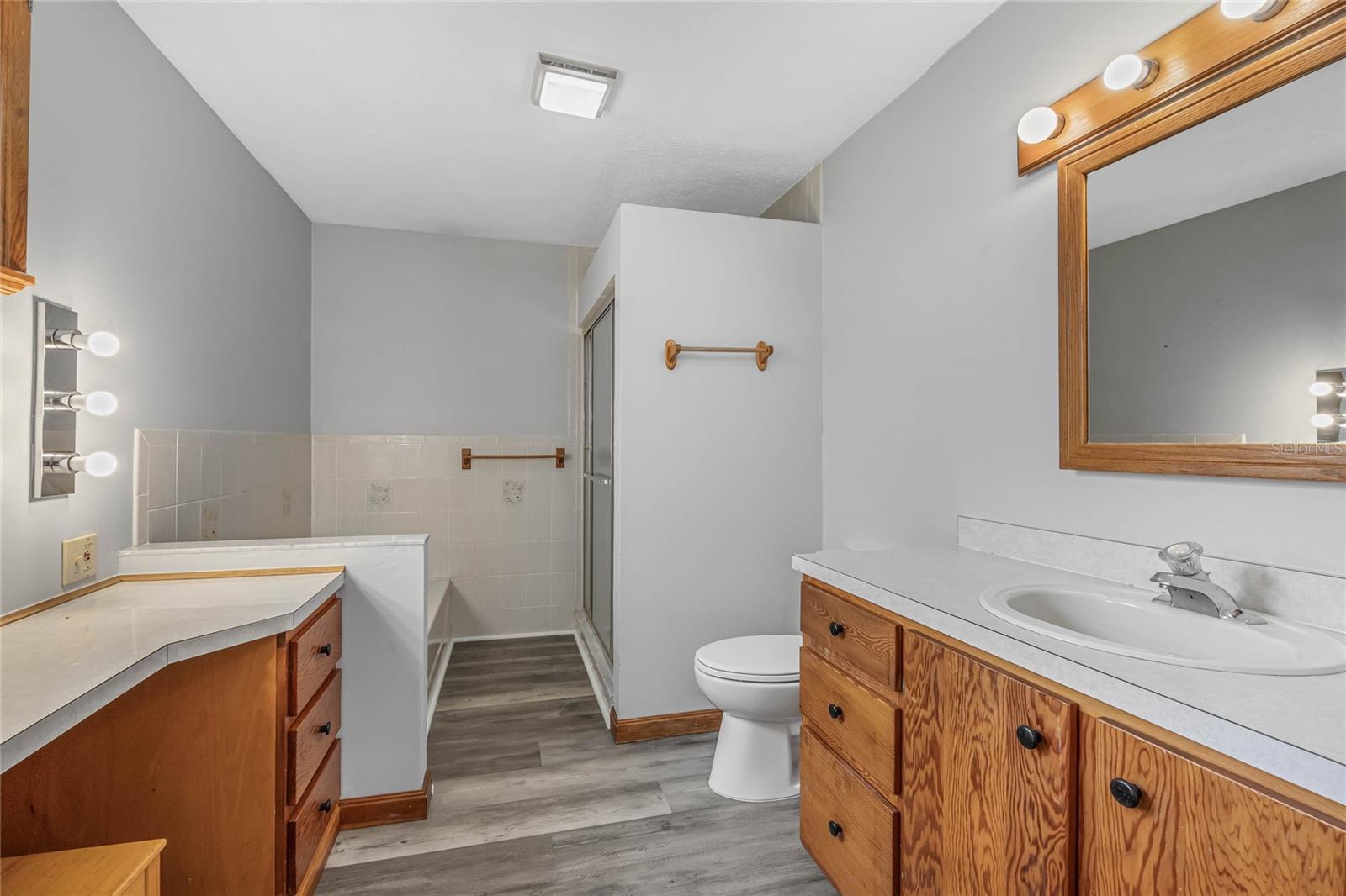 COUNTRY MEADOW WEST UNIT 1 - Residential Lease