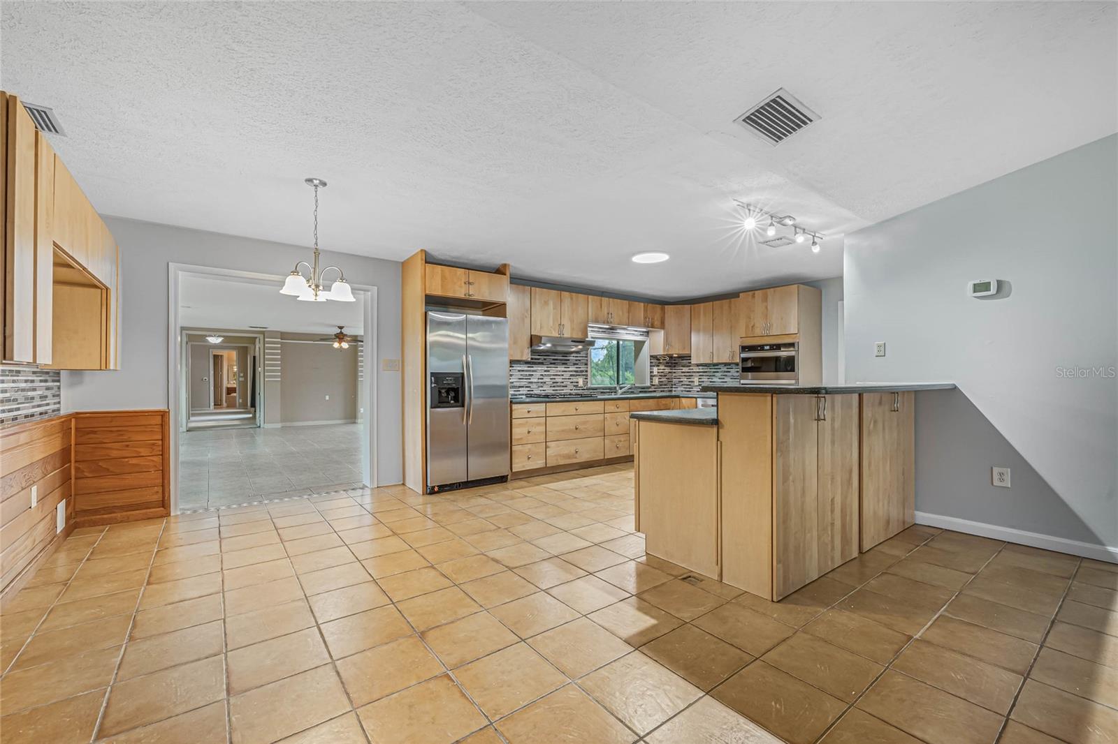 COUNTRY MEADOW WEST UNIT 1 - Residential Lease