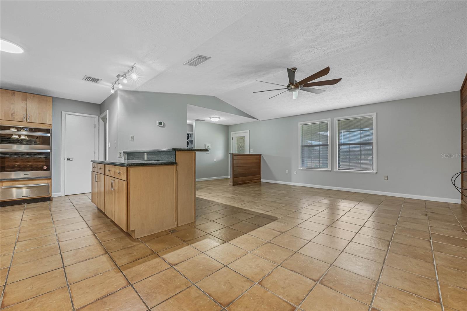 COUNTRY MEADOW WEST UNIT 1 - Residential Lease
