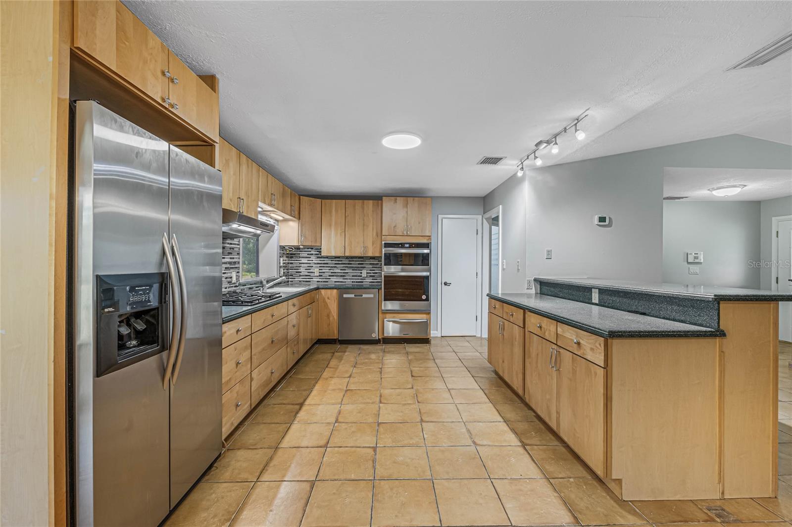 COUNTRY MEADOW WEST UNIT 1 - Residential Lease